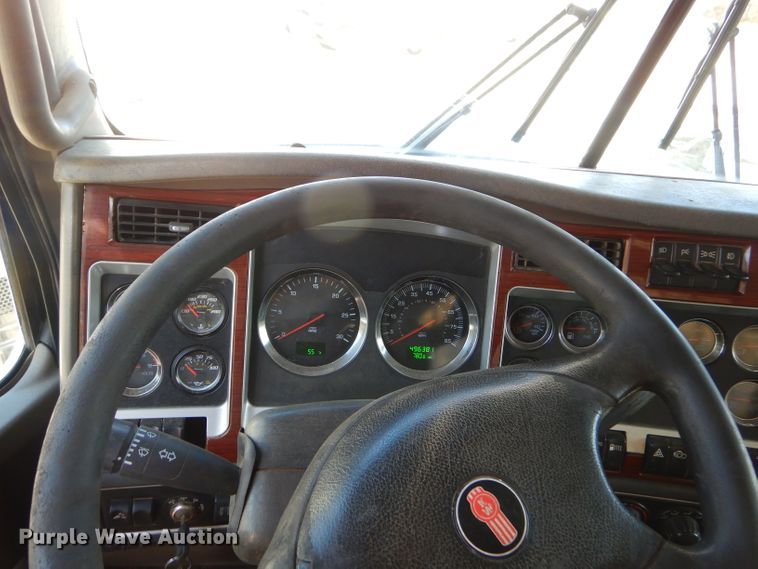 image for item GB9628 2009 Kenworth W900 semi truck