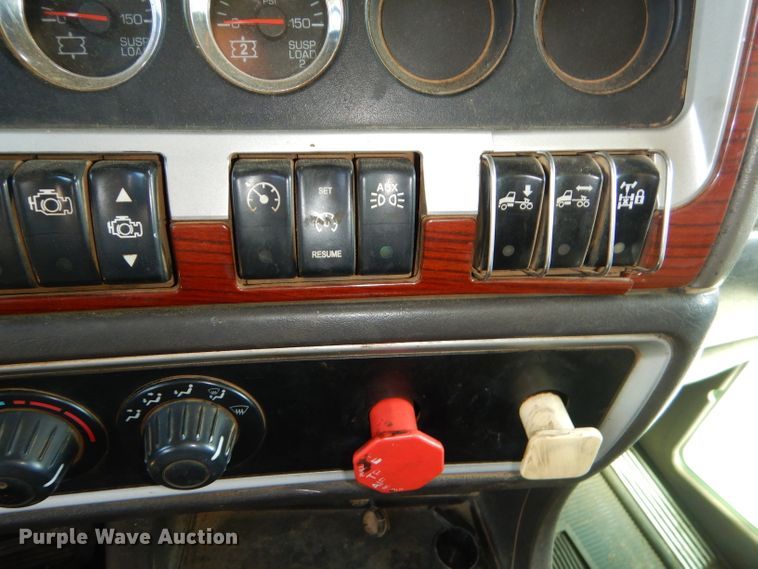 image for item GB9628 2009 Kenworth W900 semi truck