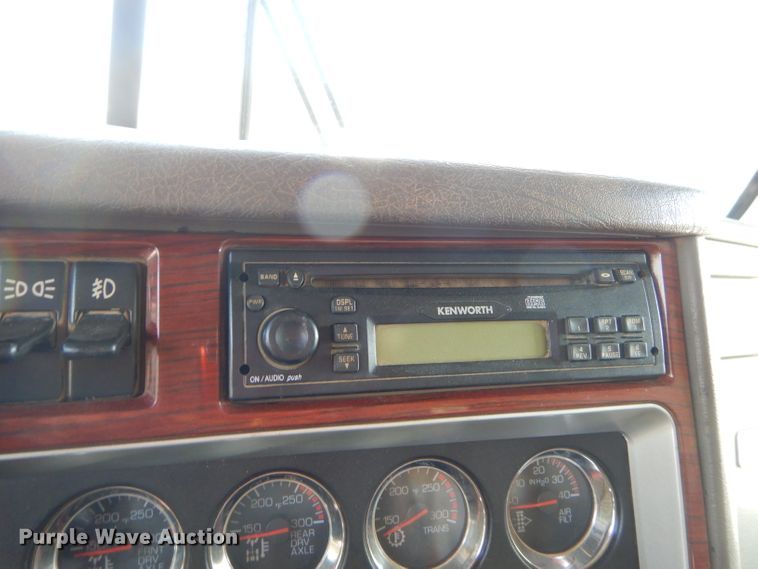 image for item GB9628 2009 Kenworth W900 semi truck