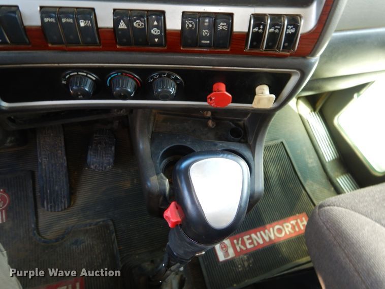 image for item GB9628 2009 Kenworth W900 semi truck