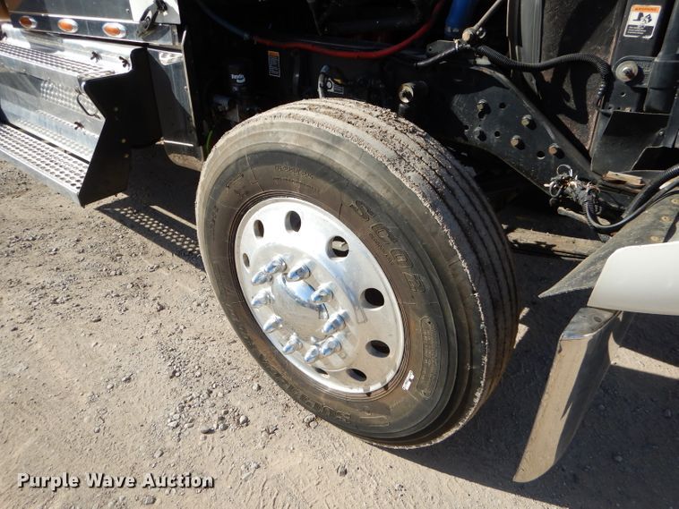 image for item GB9628 2009 Kenworth W900 semi truck