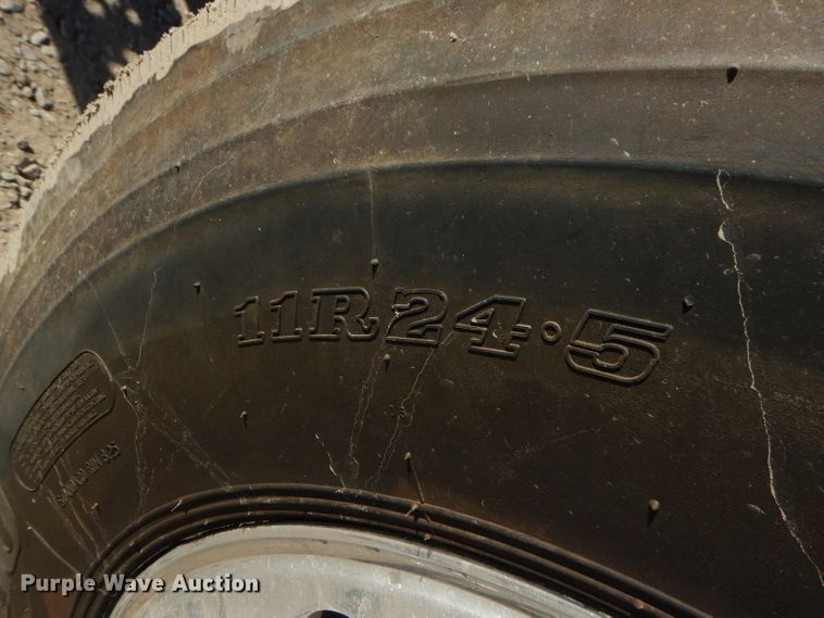 image for item GB9628 2009 Kenworth W900 semi truck