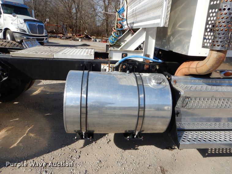 image for item GB9628 2009 Kenworth W900 semi truck