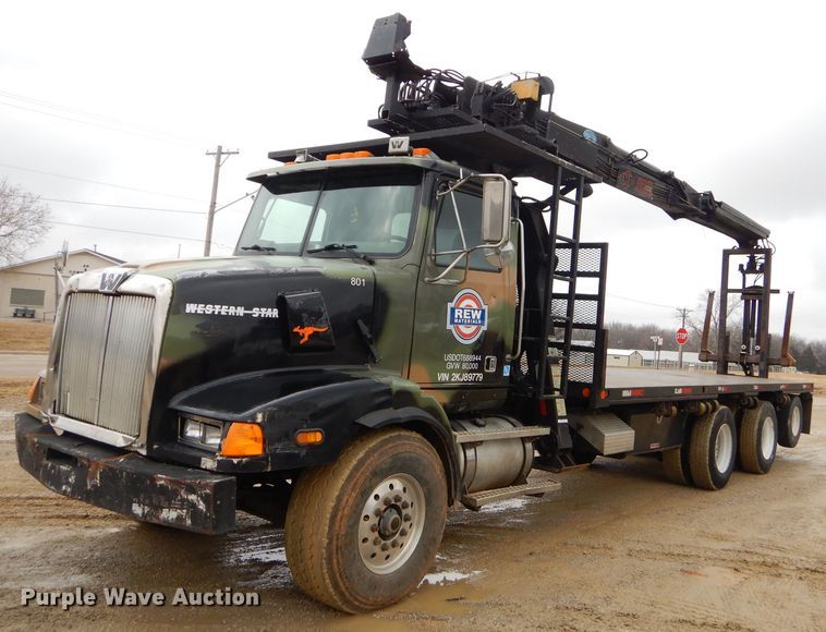 image for item GB9648 2002 Western Star 4900 crane truck