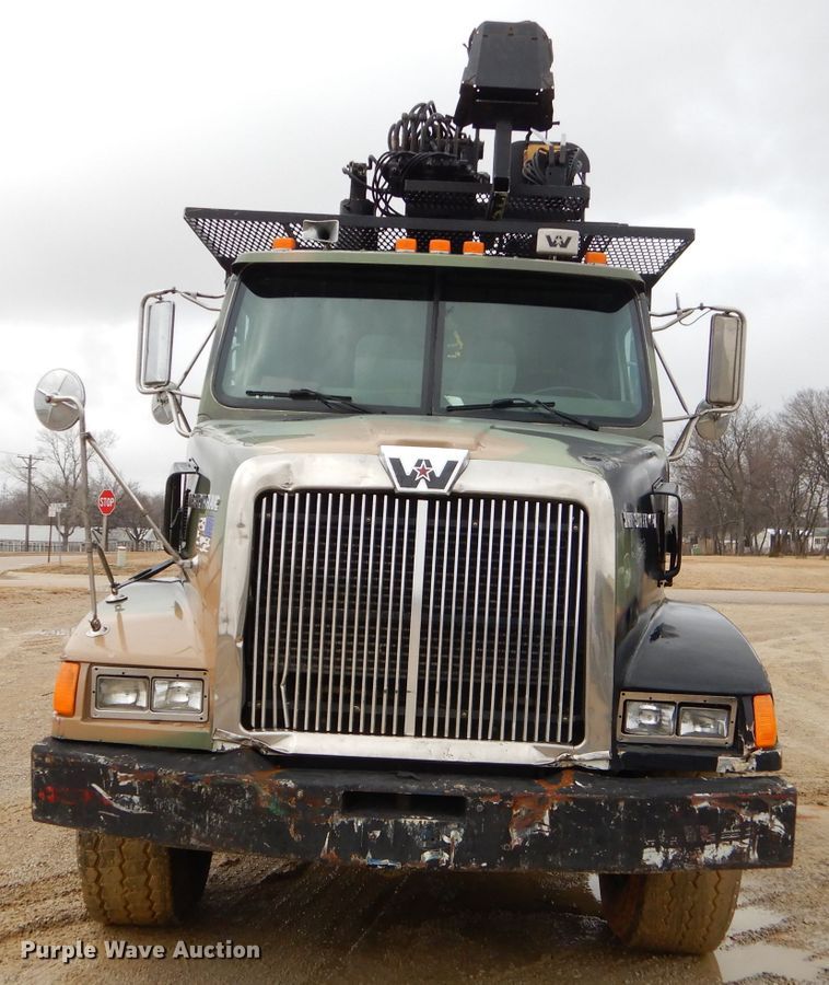 image for item GB9648 2002 Western Star 4900 crane truck