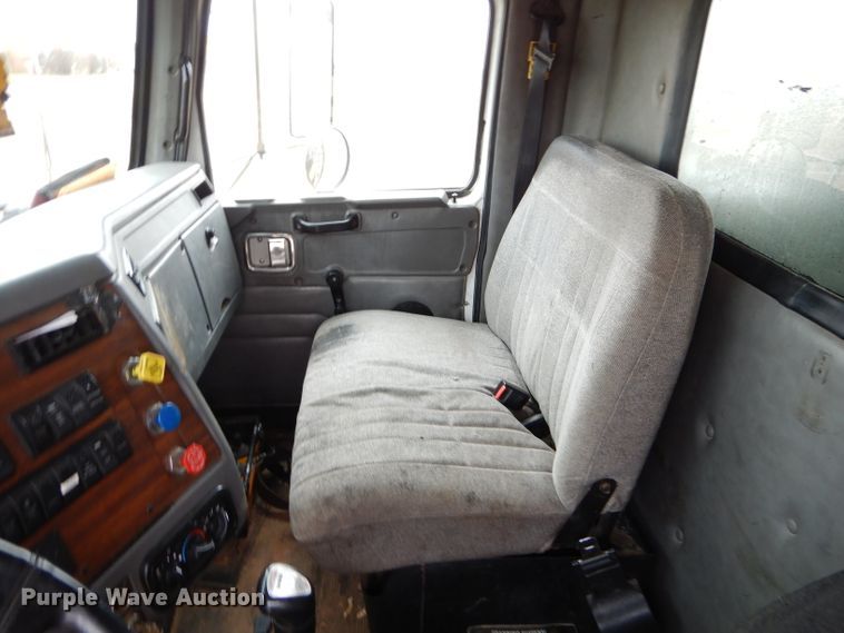 image for item GB9648 2002 Western Star 4900 crane truck