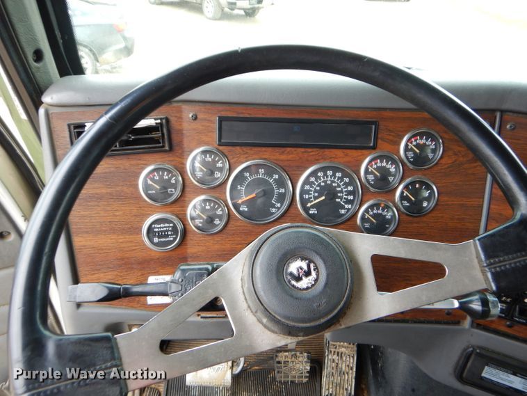 image for item GB9648 2002 Western Star 4900 crane truck