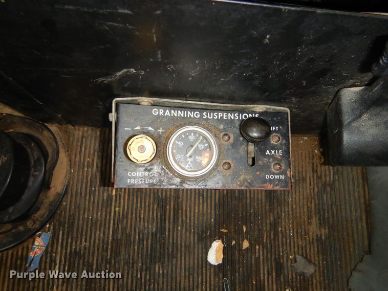 image for item GB9648 2002 Western Star 4900 crane truck