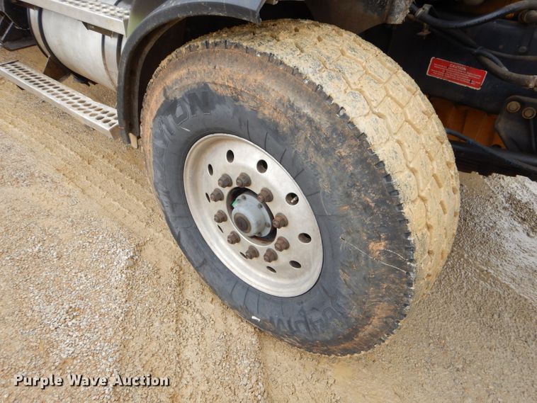 image for item GB9648 2002 Western Star 4900 crane truck