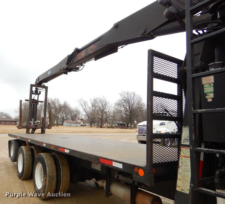 image for item GB9648 2002 Western Star 4900 crane truck