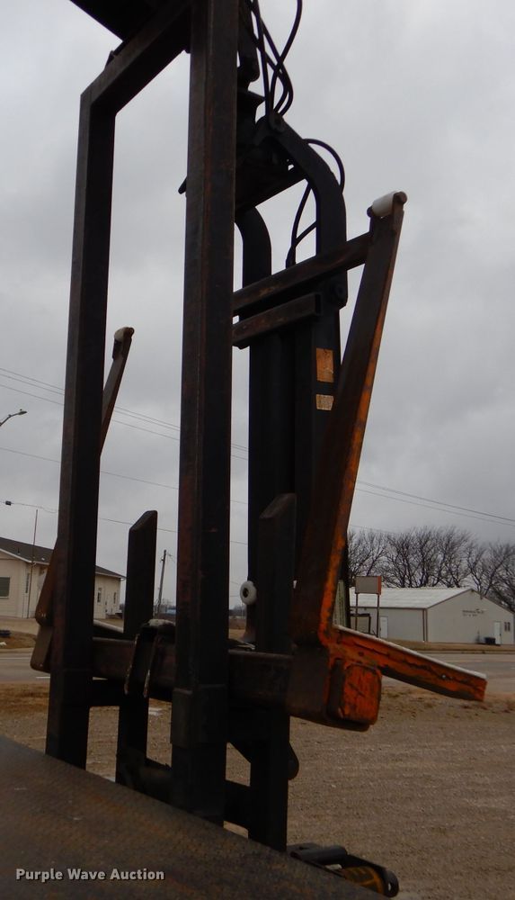 image for item GB9648 2002 Western Star 4900 crane truck