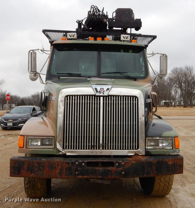 image for item GB9649 2003 Western Star 4900SA crane truck