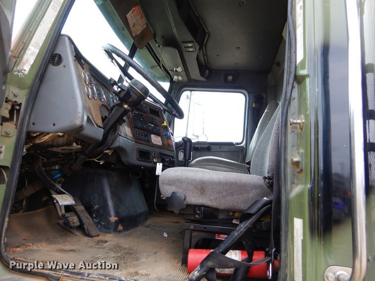 image for item GB9649 2003 Western Star 4900SA crane truck