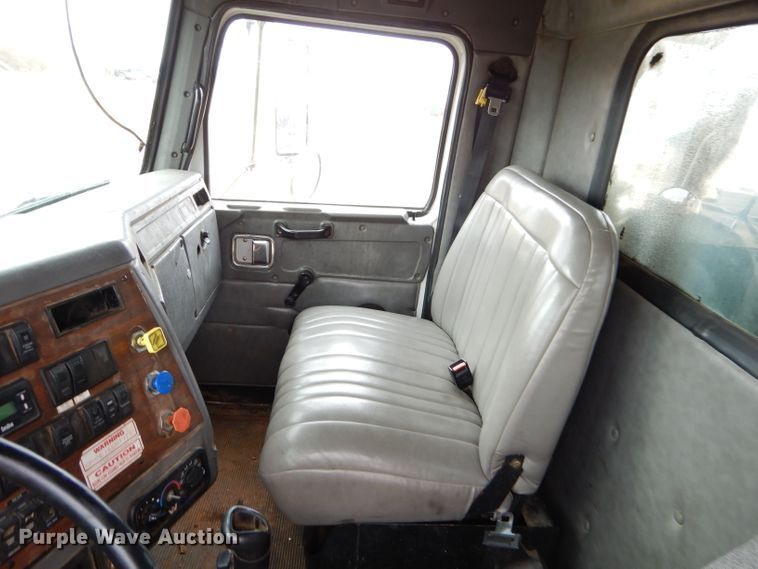 image for item GB9649 2003 Western Star 4900SA crane truck