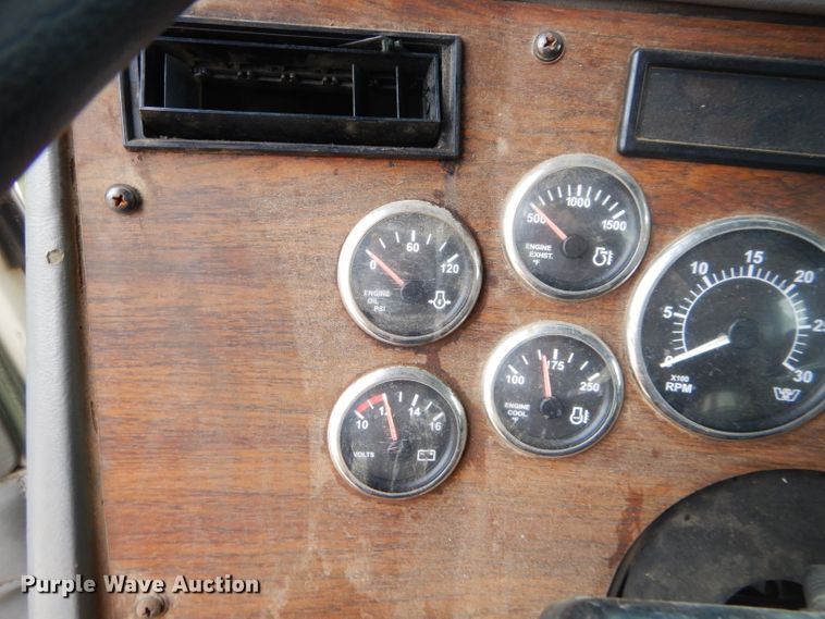 image for item GB9649 2003 Western Star 4900SA crane truck