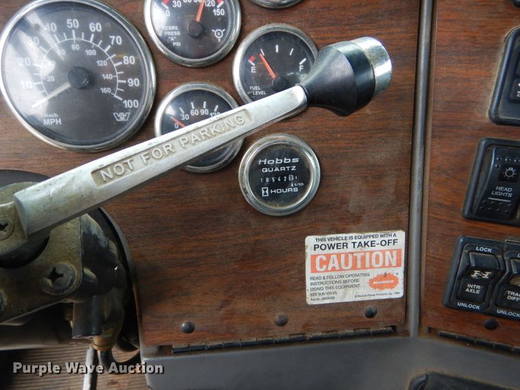 image for item GB9649 2003 Western Star 4900SA crane truck