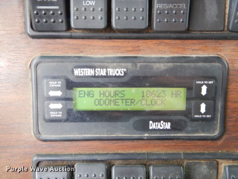 image for item GB9649 2003 Western Star 4900SA crane truck