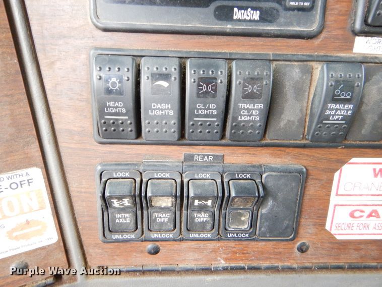 image for item GB9649 2003 Western Star 4900SA crane truck