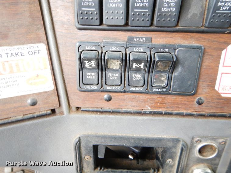 image for item GB9649 2003 Western Star 4900SA crane truck