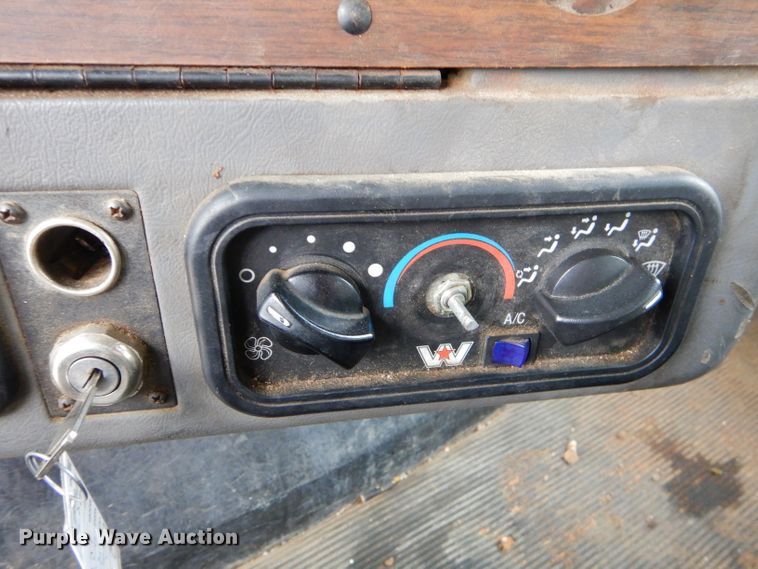 image for item GB9649 2003 Western Star 4900SA crane truck