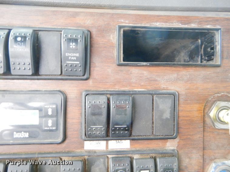 image for item GB9649 2003 Western Star 4900SA crane truck