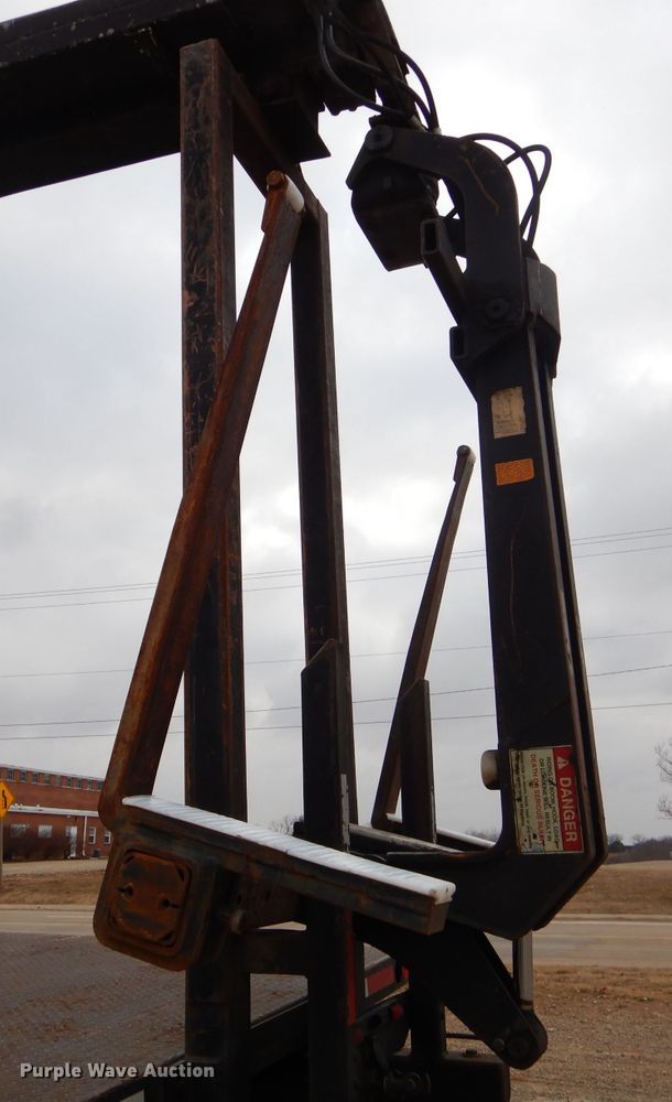 image for item GB9649 2003 Western Star 4900SA crane truck