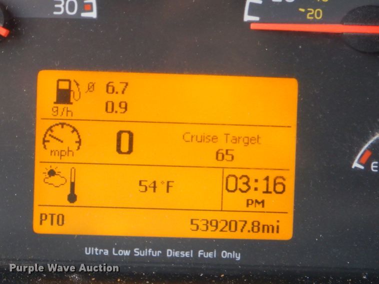 image for item GB9650 2014 Volvo VN semi truck