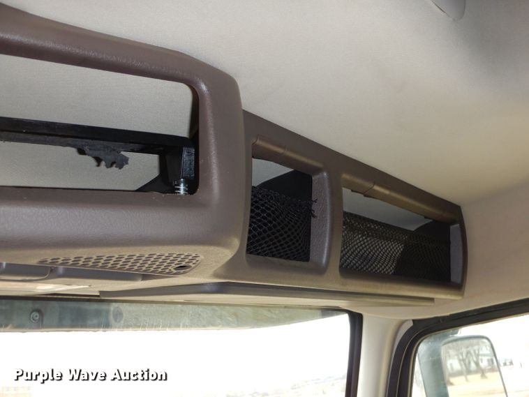 image for item GB9650 2014 Volvo VN semi truck