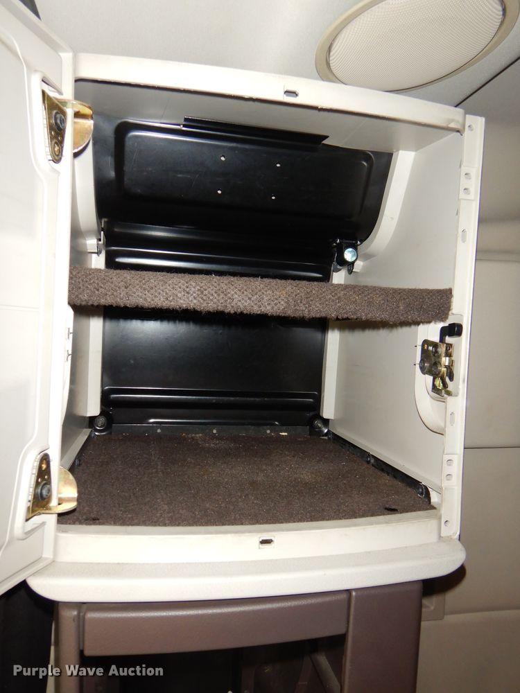 image for item GB9650 2014 Volvo VN semi truck