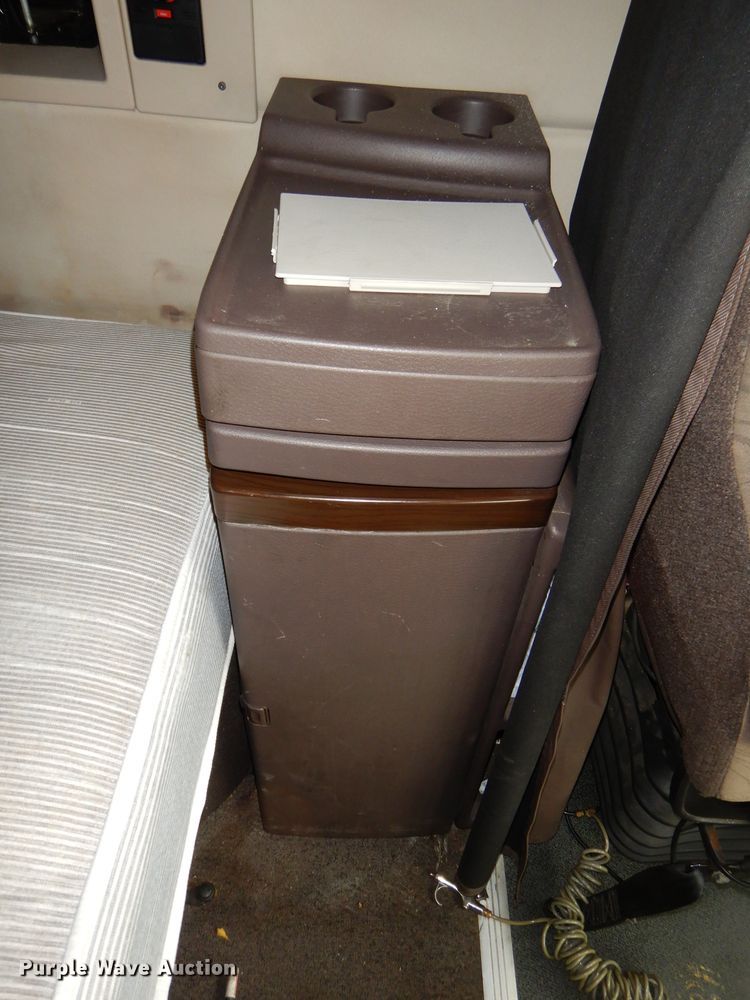 image for item GB9650 2014 Volvo VN semi truck