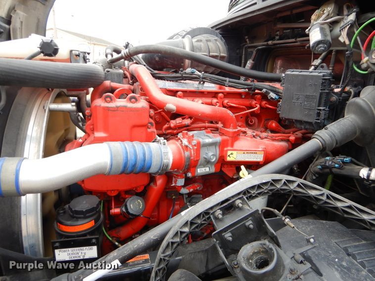 image for item GB9650 2014 Volvo VN semi truck