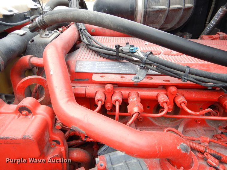 image for item GB9650 2014 Volvo VN semi truck