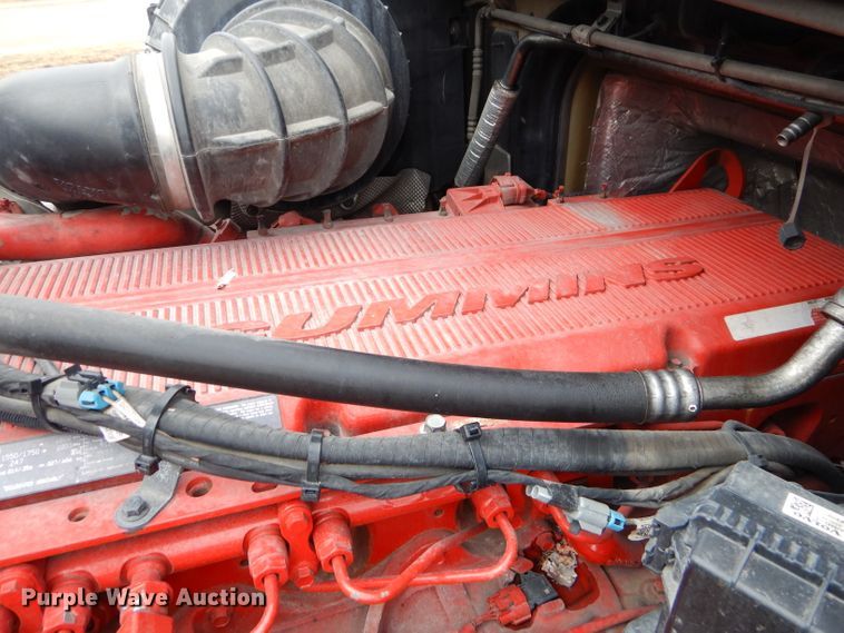 image for item GB9650 2014 Volvo VN semi truck