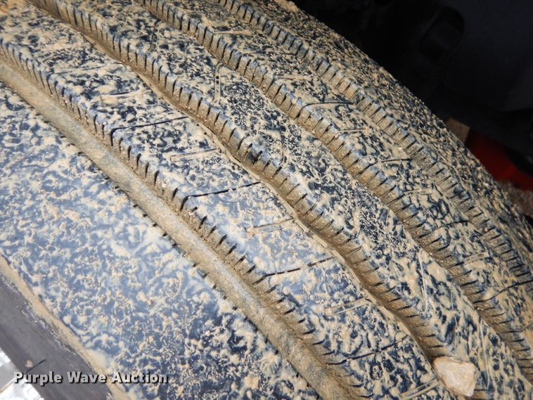 image for item GB9650 2014 Volvo VN semi truck