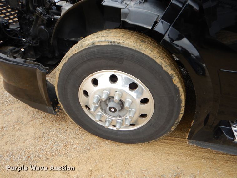 image for item GB9650 2014 Volvo VN semi truck