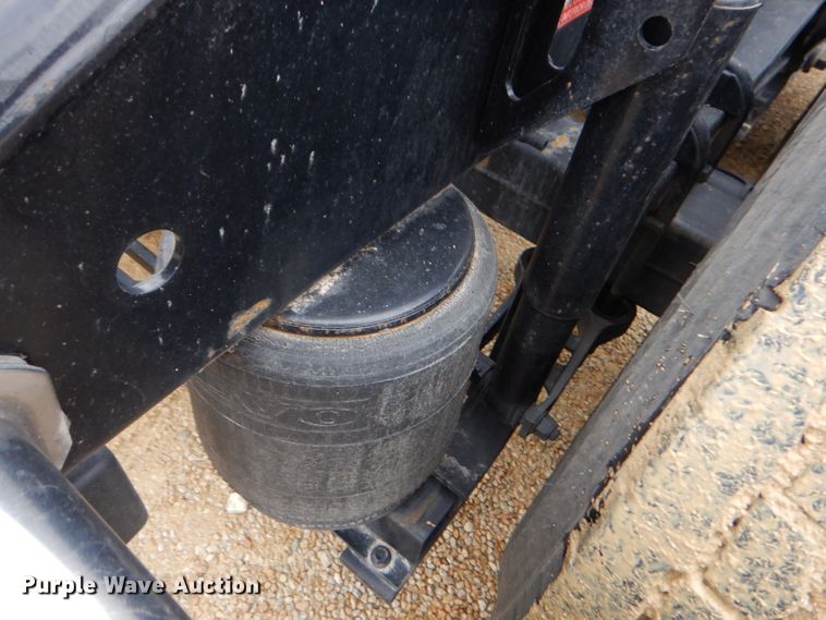 image for item GB9650 2014 Volvo VN semi truck