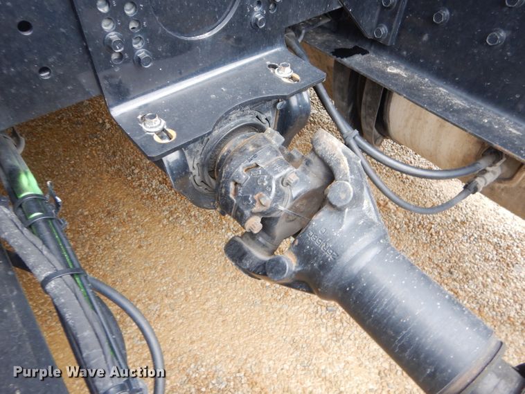 image for item GB9650 2014 Volvo VN semi truck