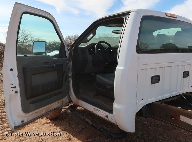 image for item GD9914 2012 Ford F550 Super Duty XL truck cab and chassis