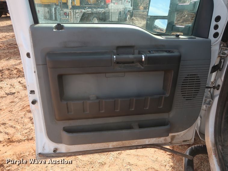 image for item GD9914 2012 Ford F550 Super Duty XL truck cab and chassis