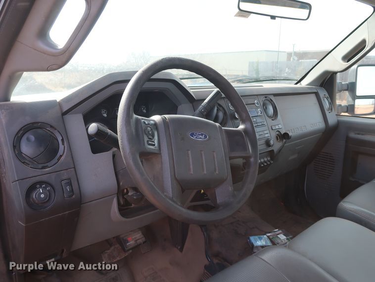 image for item GD9914 2012 Ford F550 Super Duty XL truck cab and chassis