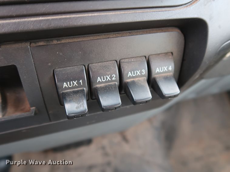 image for item GD9914 2012 Ford F550 Super Duty XL truck cab and chassis