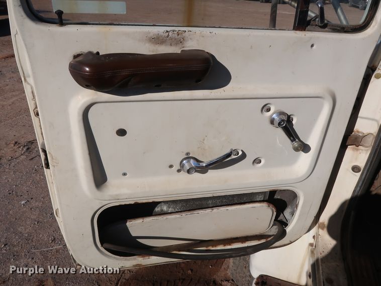 image for item GD9915 1983 Ford 8000 truck cab and chassis