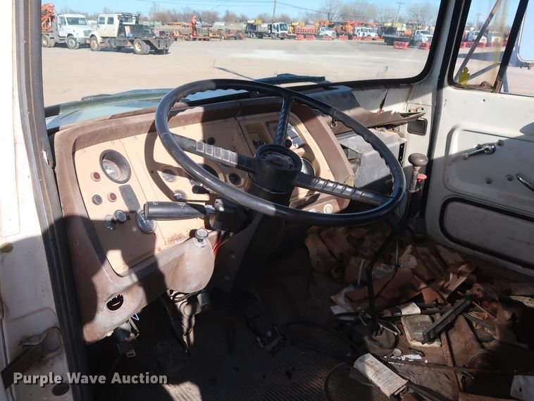 image for item GD9915 1983 Ford 8000 truck cab and chassis