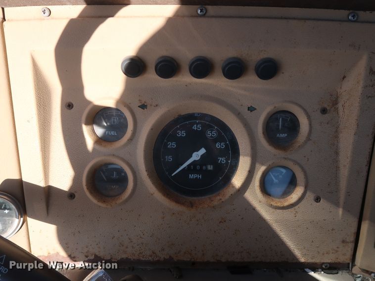 image for item GD9915 1983 Ford 8000 truck cab and chassis