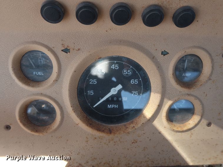 image for item GD9915 1983 Ford 8000 truck cab and chassis