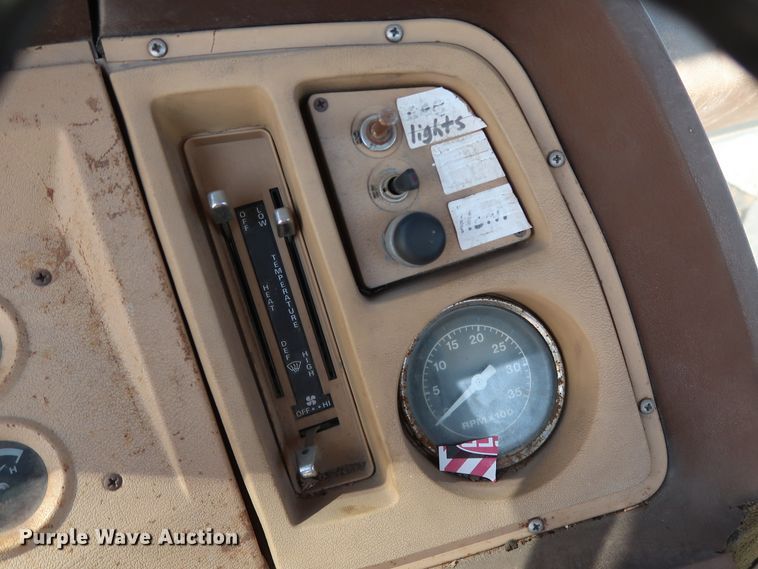 image for item GD9915 1983 Ford 8000 truck cab and chassis