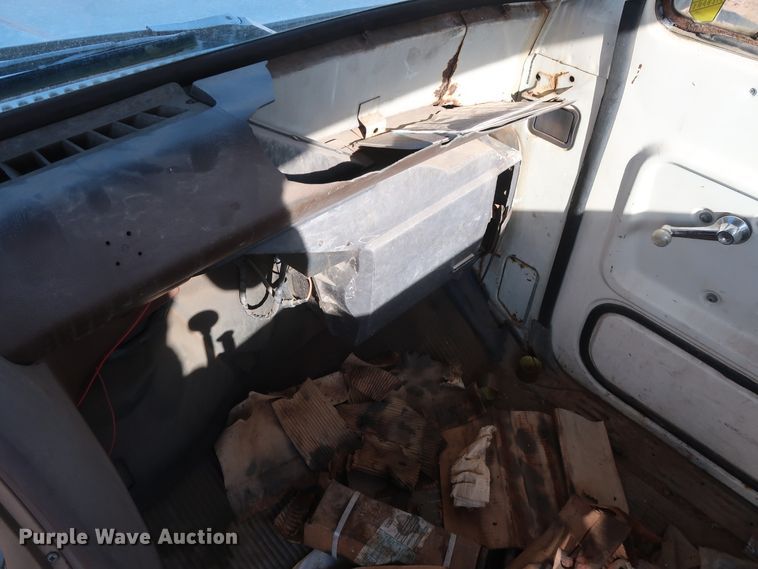 image for item GD9915 1983 Ford 8000 truck cab and chassis