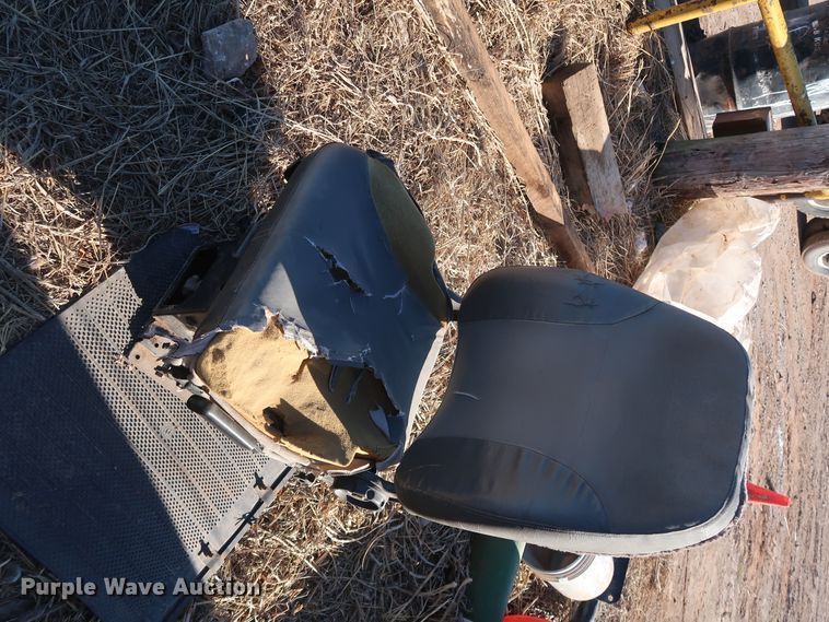 image for item GD9915 1983 Ford 8000 truck cab and chassis