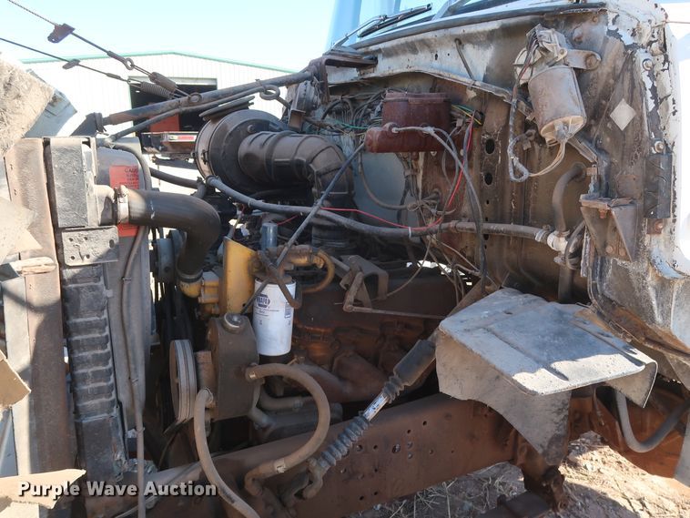 image for item GD9915 1983 Ford 8000 truck cab and chassis