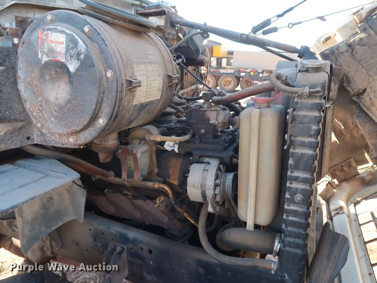 image for item GD9915 1983 Ford 8000 truck cab and chassis